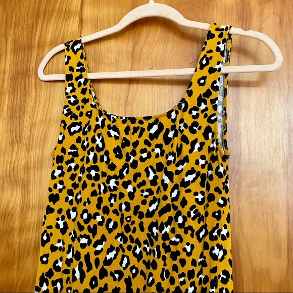 Tight fitting cheetah print dress - Picture 2 of 2